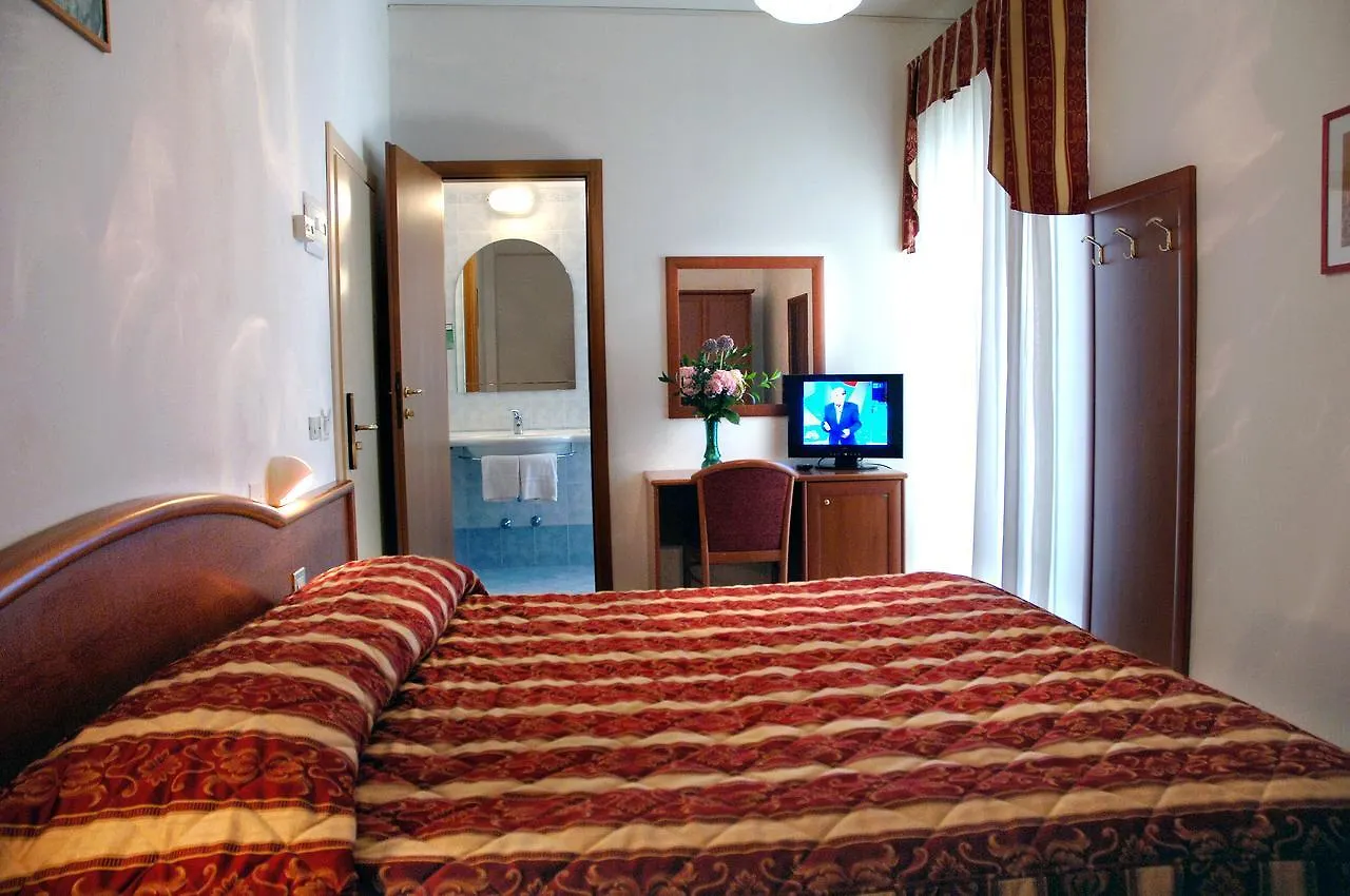Hotel Roma 체르비아